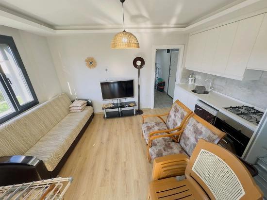 2+1-zimmer-wohnung In Seferihisar Mersinalanı Zu Verkaufen, In Meeresnähe, Erdgeschoss Mit Garten