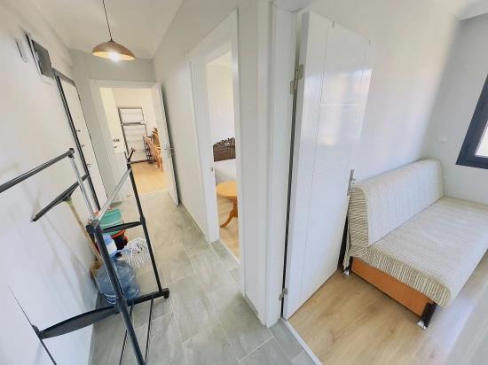 2+1-zimmer-wohnung In Seferihisar Mersinalanı Zu Verkaufen, In Meeresnähe, Erdgeschoss Mit Garten