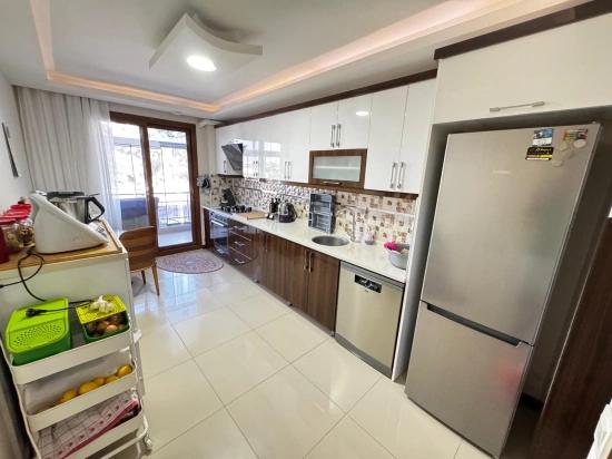 Geräumige 2+1-wohnung Zum Verkauf In Seferihisar Mersin In Der Nähe Des Meeresgebiets Mit Separater Küche