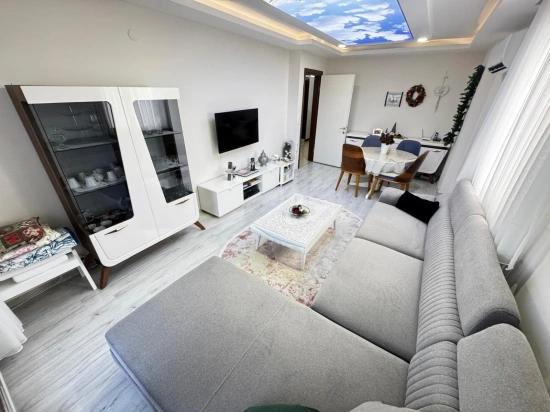 Geräumige 2+1-wohnung Zum Verkauf In Seferihisar Mersin In Der Nähe Des Meeresgebiets Mit Separater Küche