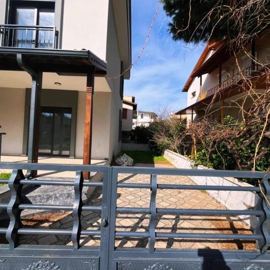 *eckige, Kostenlose Luxus-3+1-villa Zum Verkauf Im Viertel Özdere Orta!