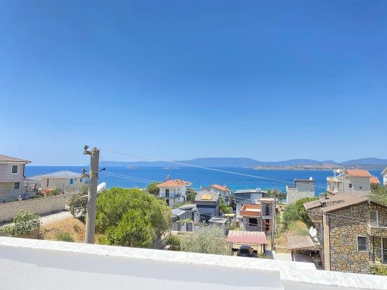 *freistehende 3+1-einzelvilla Mit Vollem Meerblick, 50 M Vom Meer Entfernt In Seferihisar Akarca