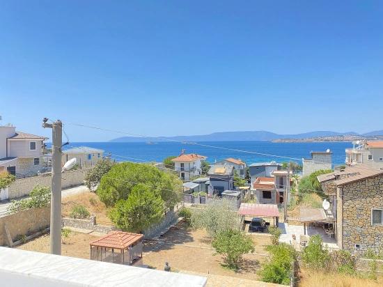 *Freistehende 3+1-Einzelvilla Mit Vollem Meerblick, 50 M Vom Meer Entfernt In Seferihisar Akarca