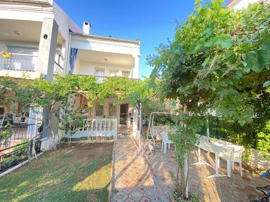 Seferihisar Cumhuriyet Mahallesi, Yıldız Tur Sitesi. 3+1 Wohnung Zum Verkauf, Wo Blau Und Grün Sich Treffen.