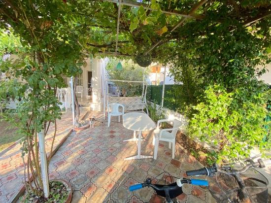 Seferihisar Cumhuriyet Mahallesi, Yıldız Tur Sitesi. 3+1 Wohnung Zum Verkauf, Wo Blau Und Grün Sich Treffen.