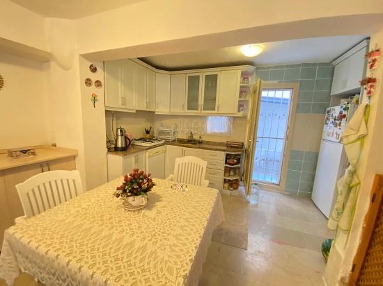Seferihisar Cumhuriyet Mahallesi, Yıldız Tur Sitesi. 3+1 Wohnung Zum Verkauf, Wo Blau Und Grün Sich Treffen.