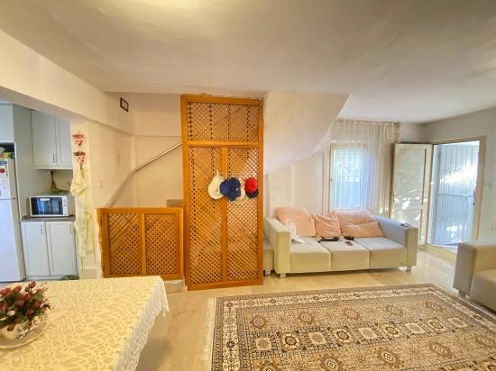 Seferihisar Cumhuriyet Mahallesi, Yıldız Tur Sitesi. 3+1 Wohnung Zum Verkauf, Wo Blau Und Grün Sich Treffen.