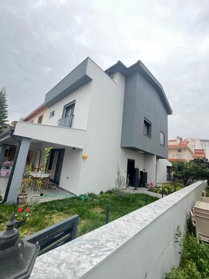 Geeignet Für Sommer- Und Winterleben In Menderes Çukaltı, Nur 350 Meter! 3+1 Moderne Villa Zu Verkaufen