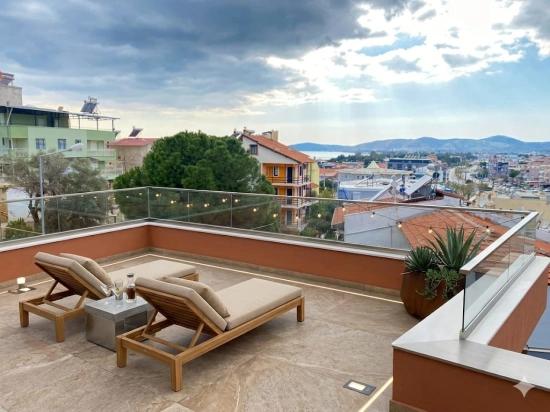 Luxuriöse Villa In Ürkmez, 100 M Vom Meer Entfernt, Mit Moderner Architektur Und Ungestörtem Meerblick.