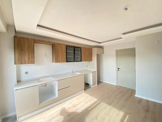 2+1 Wohnung Zum Verkauf Auf 2 Etagen Mit Aufzug Im Marktzentrum Von Gumuldur