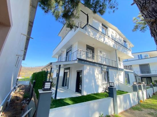 Nahe Am Meer, Abgeschiedene, Kostenlose 2+1-Eckvilla In Seferihisar'payamlı
