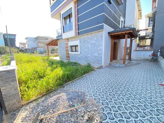 Seferihisar: Stadtteil Cumhuriyet, In Meeresnähe, Brandneue 3+1-Eckvilla Mit Lizenz