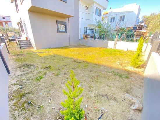 Spazieren Sie Zum Meer In Seferihisar! Eckgrundstück, Freistehende Villa Mit 3+1 Schlafzimmern Zu Verkaufen.
