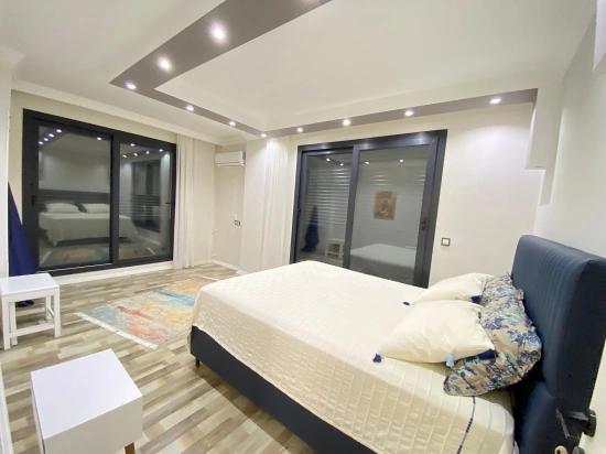 Luxuriöse 4+1-zimmer-villa Mit Vollem Meerblick Und Pool Im Atatürk-viertel Von Seferihisar!