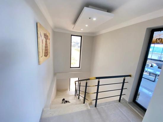 Luxuriöse 4+1-zimmer-villa Mit Vollem Meerblick Und Pool Im Atatürk-viertel Von Seferihisar!