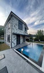 3+1 Freistehende Villa Mit Pool Und Garten Zum Verkauf In Gumuldur