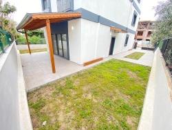 6+1 Villa Zu Verkaufen, 400 Meter Vom Meer Entfernt Und Ganz In Der Nähe Des Marktes Und Des Zentrums