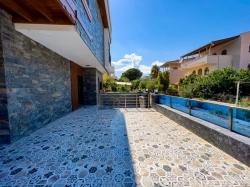 Ultra-Luxus-3+1-Villa Zum Verkauf Mit Privatem Garten, Direkt Am Meer In Ürkmez