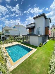 Luxuriöse 4+1-Villa Mit Swimmingpool Und Fußbodenheizung Zum Verkauf In Gumuldur