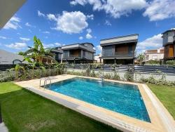 Luxuriöse 4+1-Villa Mit Swimmingpool Und Fußbodenheizung Zum Verkauf In Gumuldur