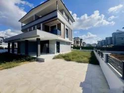 3+1-Zimmer Villa Zu verkaufen in Cumhuriyet Bz. Seferihisar Doğanbey - 195 m²