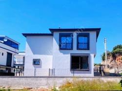 2+1 Sommervilla Mit Großem Garten Zum Verkauf In Seferihisar Payamlı