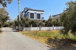 Eckvilla (3+1 Zimmer) In Doğanbey, In Meeresnähe, Mit Grünfläche Vor Dem Haus