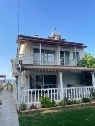 Villa Mit Großem Garten, Direkt Am Strand In Özdere Gelegen
