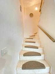 4+1 Villa Zum Verkauf In Ürkmez, 250 M² Mit Separatem Wohnzimmer Und Küche Am Meer