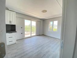 2+1-Zimmer-Wohnung Zum Verkauf In Ürkmez, 300 M², In Meeresnähe, Im Einkaufszentrum