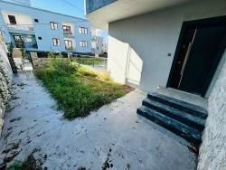 Modernes Freistehendes Haus Mit 2 Schlafzimmern Und Einem Zusätzlichen Zimmer In Seferihisar, Mersin, 350 M Vom Meer Entfernt.