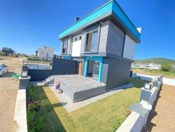 2+1 Villa Zum Verkauf In Doğanbey, 500 Meter Vom Meer Entfernt, Fußbodenheizung