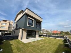 3+1 Villa Zum Verkauf In Menderes Gümüldür, 400 Meter Vom Meer Entfernt, Mit 3+1 Parkplätzen