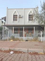 3+1 Villa Zum Verkauf In Ürkmez, 50 M Vom Meer Entfernt