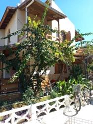 3+1 Villa Zum Verkauf In Doğanbey, In Einer Anlage Am Meer Mit Swimmingpool