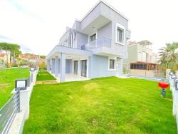 Modern Gestaltete 3+1-Eckvilla In Meeresnähe In Seferihisar Cumhuriyet!