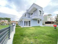 Modern Gestaltete 3+1-Eckvilla In Meeresnähe In Seferihisar Cumhuriyet!