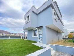 Modern Gestaltete 3+1-Eckvilla In Meeresnähe In Seferihisar Cumhuriyet!