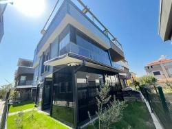 Modern Gestaltete, Sichere Freistehende 3+1-Villa In Seferihisar Payamlı!