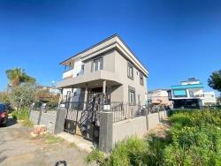 Spazieren Sie Zum Meer In Seferihisar! Eckgrundstück, Freistehende Villa Mit 3+1 Schlafzimmern Zu Verkaufen.