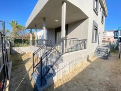 Spazieren Sie Zum Meer In Seferihisar! Eckgrundstück, Freistehende Villa Mit 3+1 Schlafzimmern Zu Verkaufen.