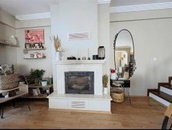 3+1 Maisonette-Wohnung Mit Kamin, Meerblick Und Geräumigem Wohnzimmer Im Herzen Des Viertels Fevzi Çakmak In Urla.