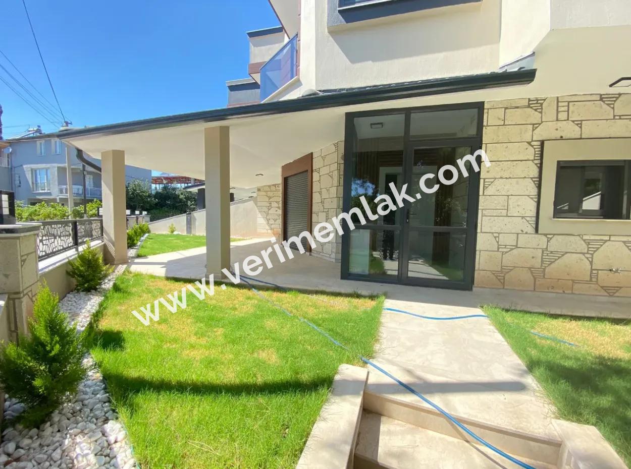 3 In 1 Villa Zum Verkauf In Ultura Luxusverkauf Im Zentrum Von Ürkmez In Der Nähe Des Meeres Mit Genfer Garten