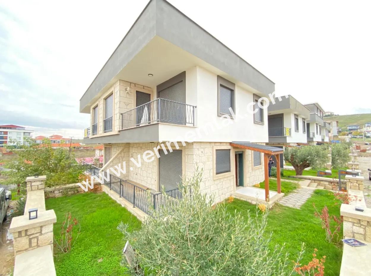 Freistehende Fußbodenheizung In Seferihisar Çolakibrahim 3 1 Villa Zum Verkauf