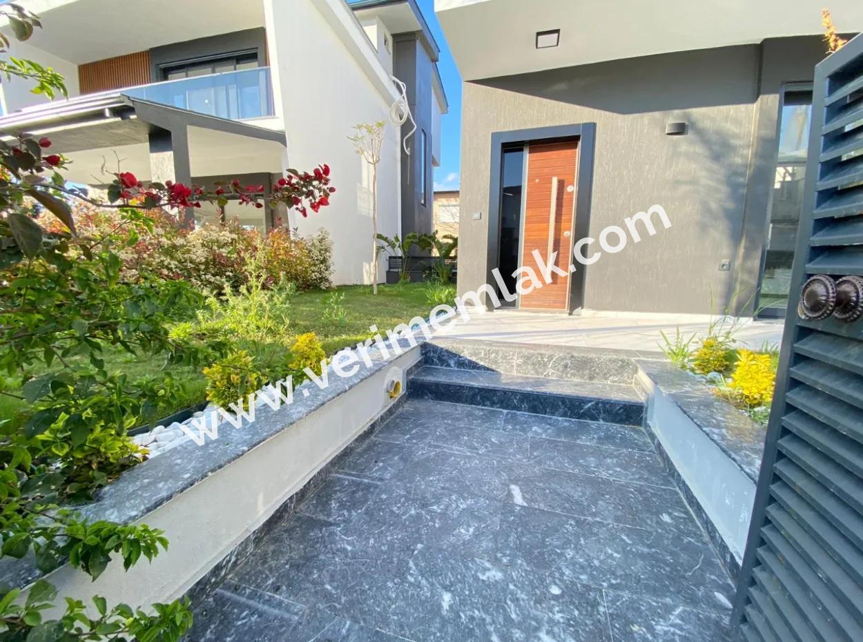 3 1 Villa Zum Verkauf Mit Fussbodenheizung In Meeresnähe In Ürkmez