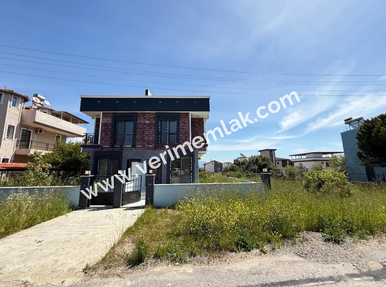 2 1 Villa Zum Verkauf In Doganbey Mit Sehr Großem Garten Ganz In Der Nähe Des Meeres