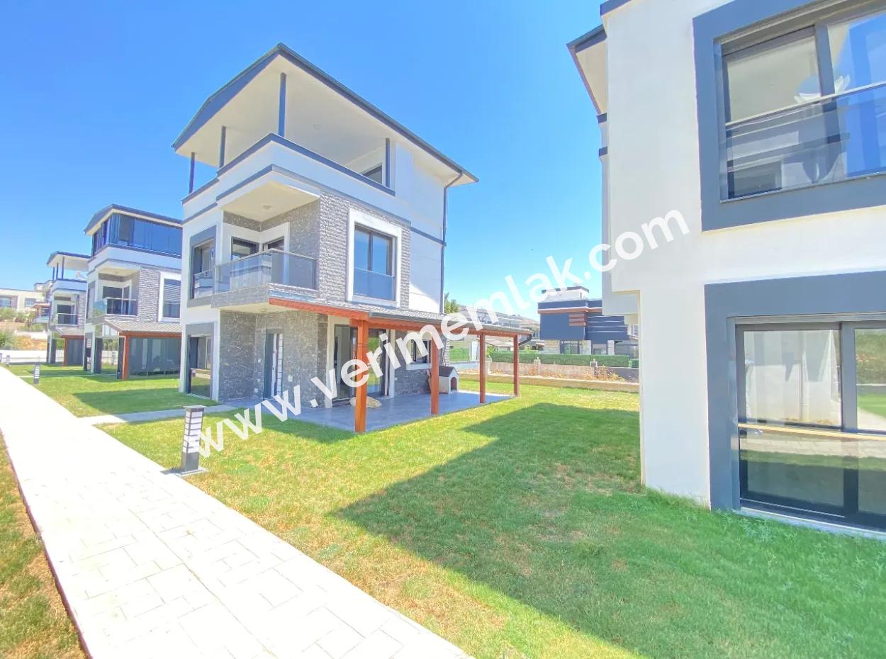 3 1 Villa Zum Verkauf Mit Großem Garten Mit Freistehendem Einzelpool In Doğanbey