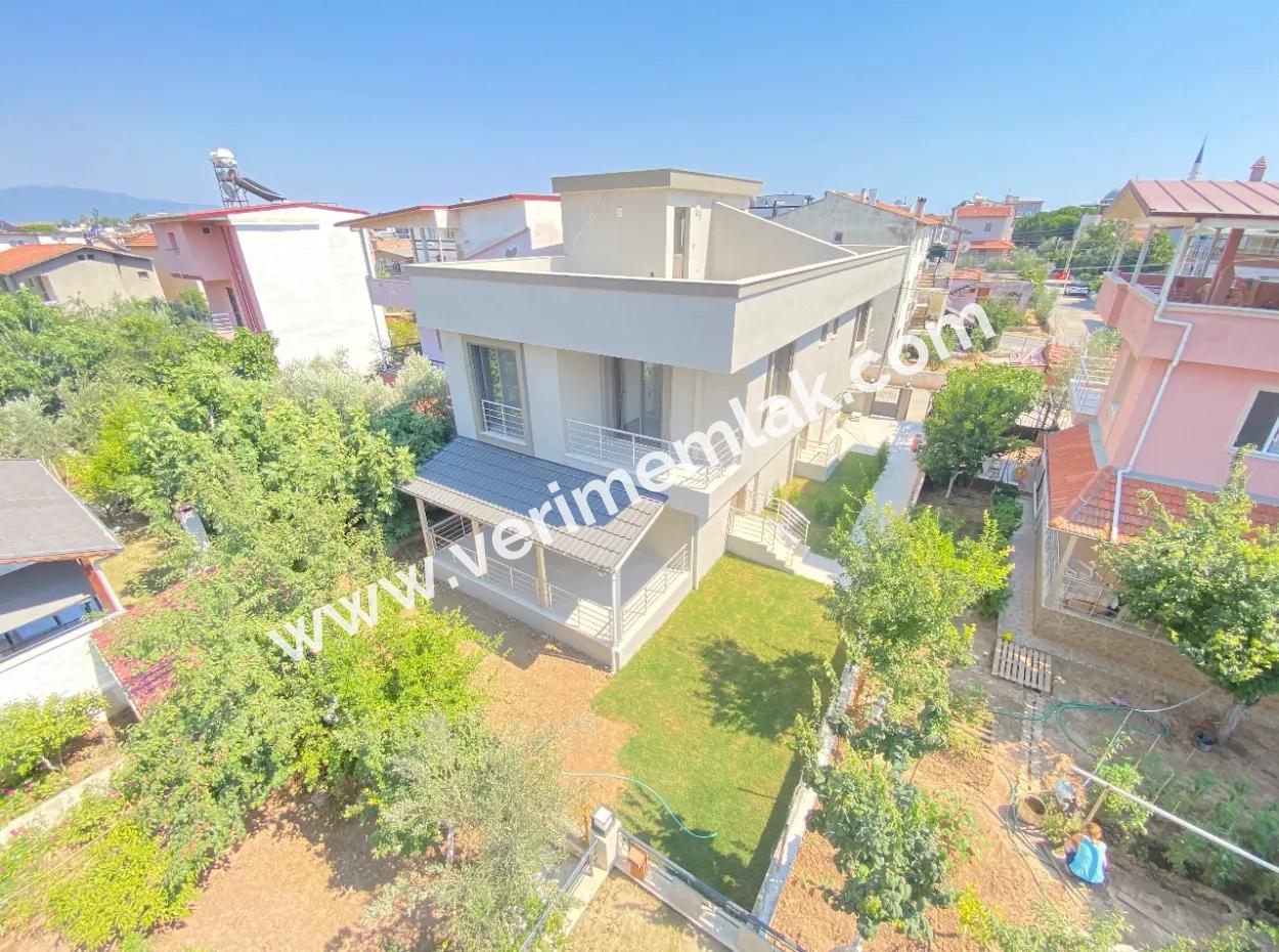 2 1 Villa Zum Verkauf 300Mt Zum Meer Mit Geneş Bahceli In Seferihisar Doğanbey