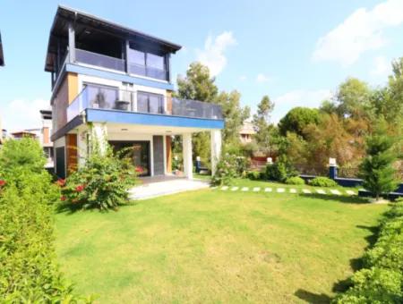 Büyükbahçeli Freistehende Luxusvilla Mit Blick Am Meer X Villa Zum Verkauf 4 1 Villa In Ürkmez