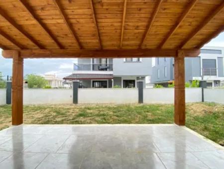 Luxuriös Gebautes 4 1 Sommerhaus Mit Freistehendem Eingang In Doğanbey, Seferihisar
